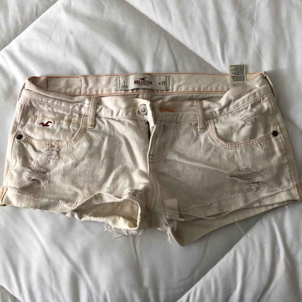 Hollister Cutoff Shorts - Beige